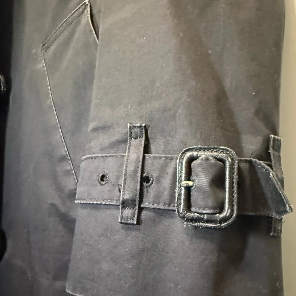 Burberry Irene Black Double-Breasted Trench Coat - Picture 6 of 16